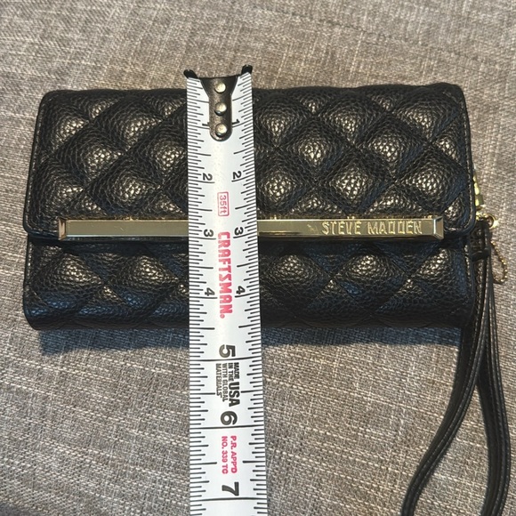 Steve Madden Black and Gold Quilted Wristlet - Picture 5 of 7